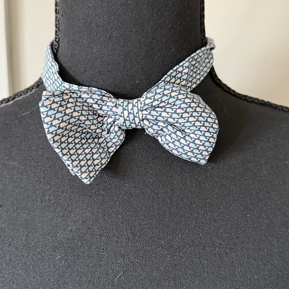 Vineyard Vines Navy and White Whale Pattern Bow Tie (Youth)